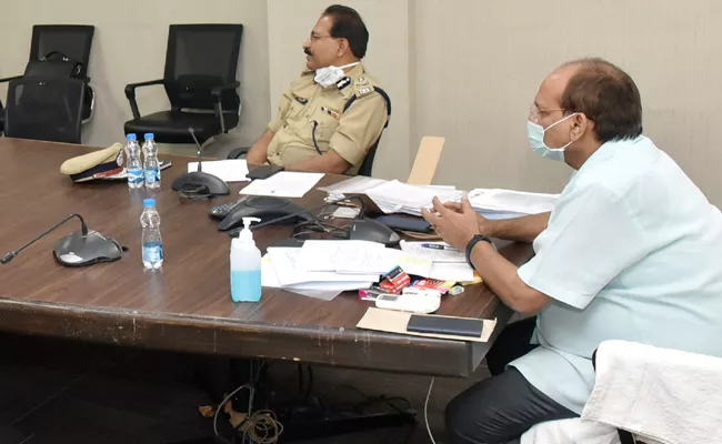 Telangana Chief Secretary Teleconference With Builders Association - Sakshi