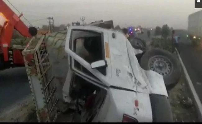 6 Farmers Deceased In Truck Collision In UP - Sakshi