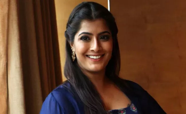 Rumours About Varalaxmi Sarathkumar Marriage With Cricketer - Sakshi