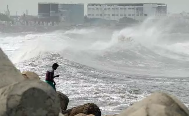 72 people died in West Bengal due to Cyclone Amphan - Sakshi