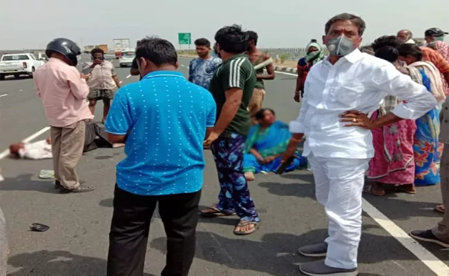 Katasani Rambhupal Reddy Helps Accident Casualties in Kurnool - Sakshi