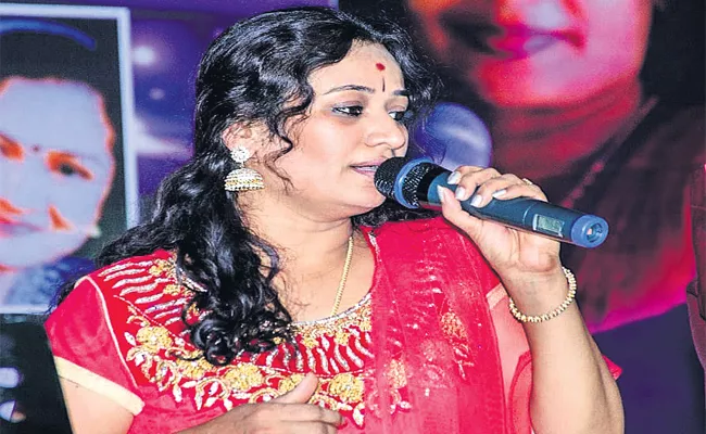 Orchestra Singers And Artists Loss With Lockdown - Sakshi