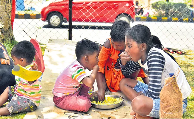 Paschim Bengal Migrant Workers Children Caught in Gachibowli - Sakshi