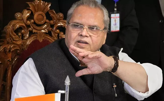 Pakistan pressure on Omar Abdullah Mehbooba Mufti Says Satyapal Malik - Sakshi