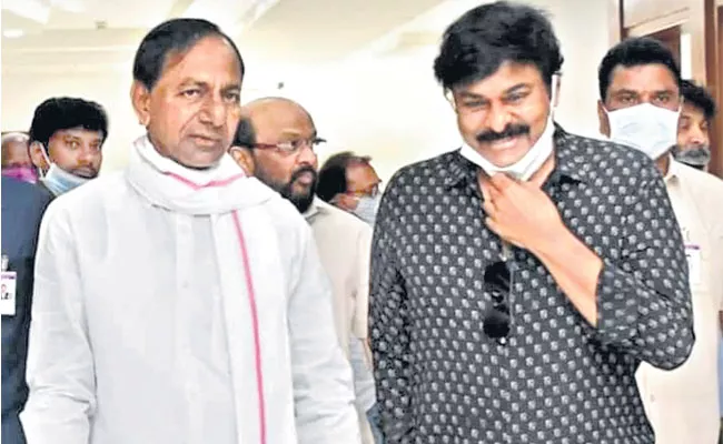 Telugu Film Industry Representatives Meet With CM KCR  - Sakshi