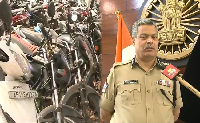 Police Given Vehicles To Owners Without Penalty In Vijayawada  - Sakshi