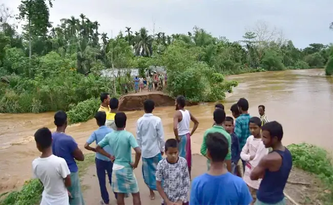 Flash Floods In Assam Amid Coronavirus Pandemic - Sakshi