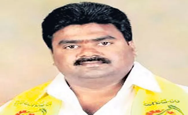 TDP leader Kuna Ravikumar Threats Tahsildar Ramakrishna - Sakshi