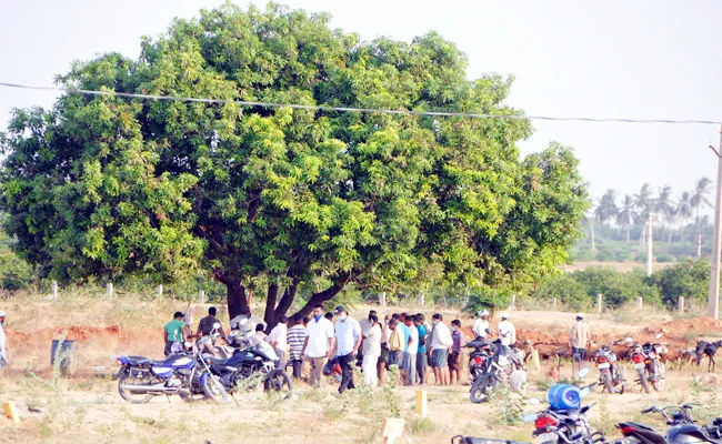 People Lane For Chicken Village Out side in Anantapur - Sakshi