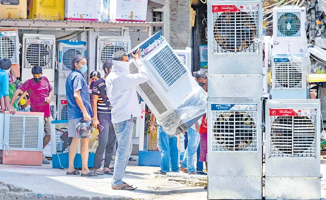 IMD predicts heatwave on issued red alert for north India - Sakshi