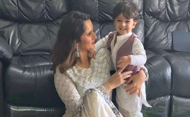 Sania Mirza Posts Adorable Photo In Twitter With Son Izhaan On Ramzan Festival - Sakshi