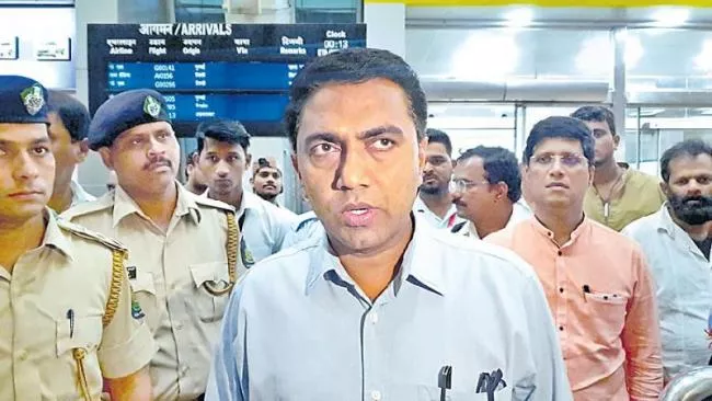 Pramod Sawant Says Goa May Issue Separate Rules Travellers From Maharashtra - Sakshi