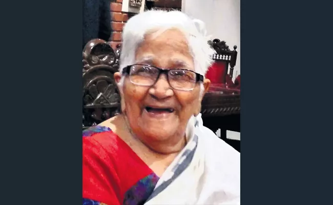 Freedom Fighter Savitri Devi Passed Away in Hyderabad - Sakshi