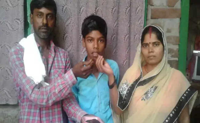 Vegetable Seller Son Tops In Bihar 10th Exam - Sakshi