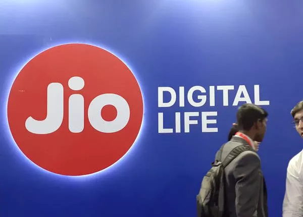 Reliance Jio in overseas listing plans - Sakshi