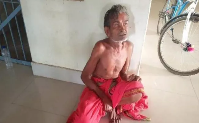 Odisha Priest Chops Off Mans Head Inside Temple To Ward Off Coronavirus - Sakshi