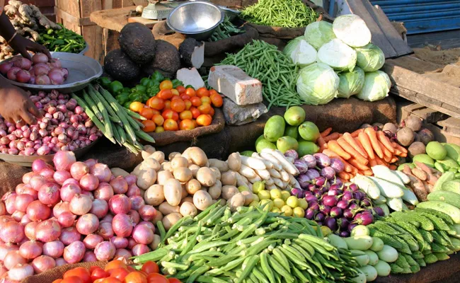 Buy If Possible Take For Free If Not: Vegetable Seller Offer In Aurangabad - Sakshi