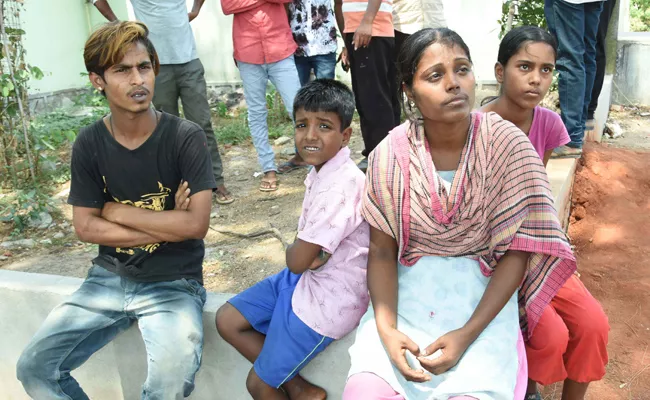 Relatives Meet Rafika Children in Warangal - Sakshi