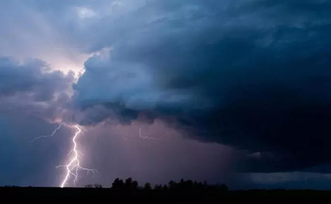 Next 3 Days Thunder Storm Rainfall In Rayalaseema - Sakshi