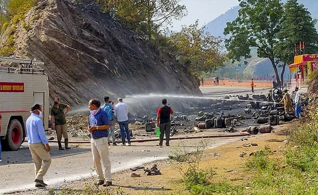 Truck Catches Fire Multiple Lpg Cylinder Blasts Panic In Jammu Highway - Sakshi