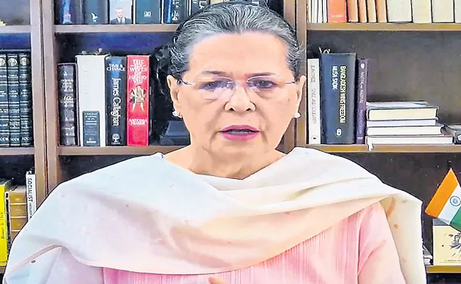 India has seen migrants pain but BJP has not says Sonia Gandhi - Sakshi