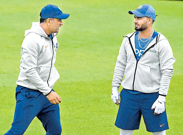 MS Dhoni is like my mentor says Rishabh Pant - Sakshi