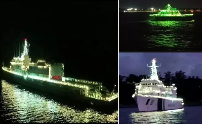 Indian Navy Salute Corona Warriors From The Sea - Sakshi