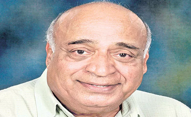 Mathrubhumi MD MP Veerendra Kumar passes away - Sakshi