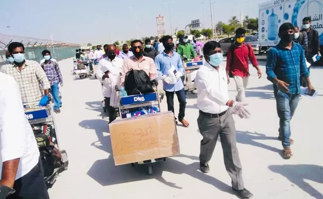 150 Migrant Labour Reach Safe Home From Dubai - Sakshi