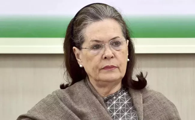 Congress will pay migrant Workers Train Chargers Says Sonia Gandhi - Sakshi