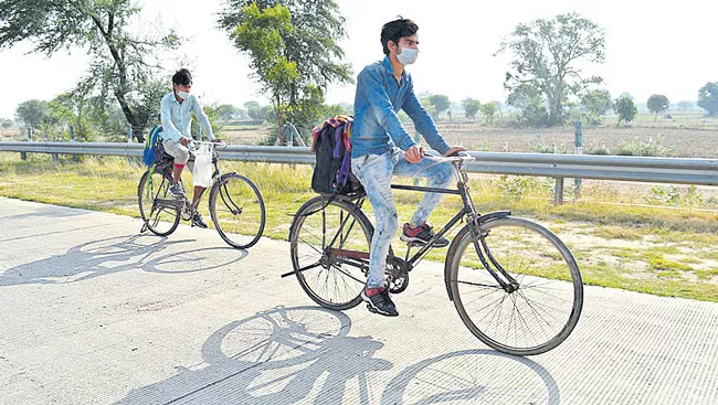 COVID-19: cycle to cover 600 kms on an hunger stomach - Sakshi