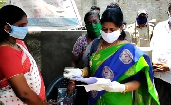 Taneti Vanita Started Hand Wash tankers In Rajahmundry - Sakshi