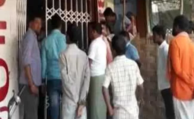 Person Leads To Deceased In Kuchipudi Village Wine Shop - Sakshi