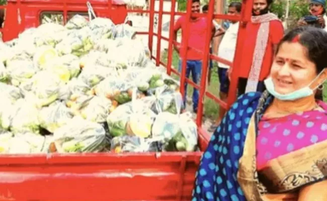 Odisha Farmer Distributes Free Vegetables In Villages - Sakshi