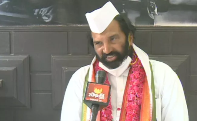 TPCC President Uttam Kumar Reddy Fires On KCR Government - Sakshi