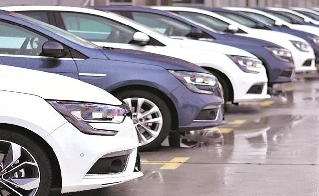 Maruti reopens 600 dealerships : cars  home delivery  - Sakshi