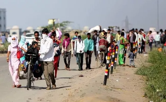 15 Migrant Workers Starts 2000 km Journey From Mumbai On Cycling - Sakshi