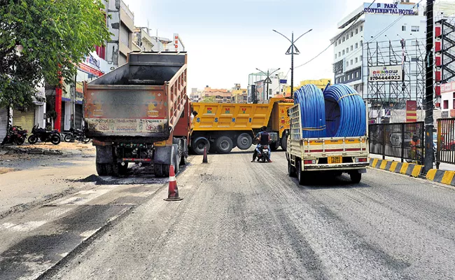 GHMC Focus on Link Roads Repair in This Lockdown - Sakshi