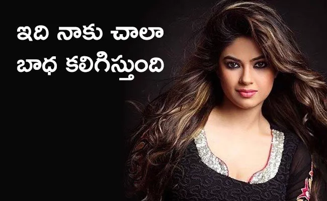 Meera Chopra Father Robbed in Delhi - Sakshi