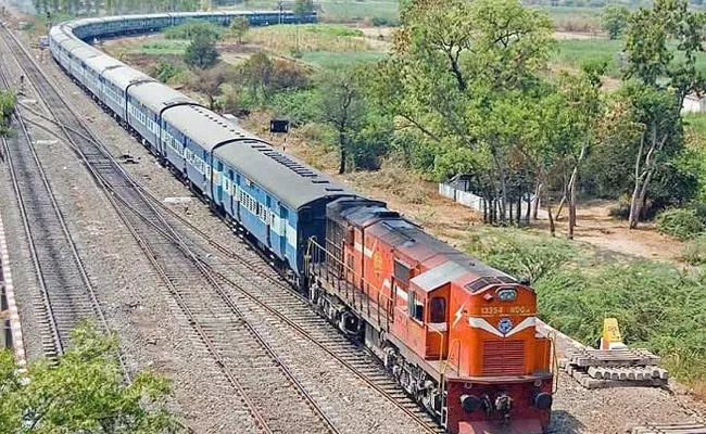 Karnataka Cancels Special Trains For Migrant Workers Work Will Resume - Sakshi