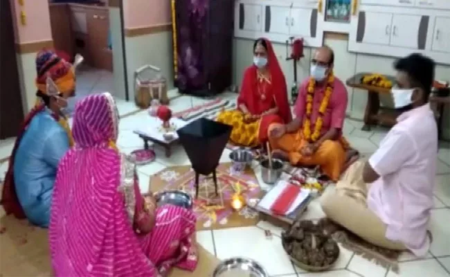 Specially Abled Couple Gets Married Wearing Masks In Jodhpur - Sakshi