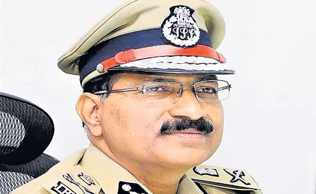 Federation Of Telangana Entrepreneurs Request DGP Mahender Reddy Over Industries Problem - Sakshi