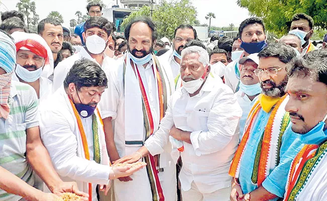 Telangana Government Totally Failed In Supporting The Farmers Says Uttam Kumar Reddy - Sakshi