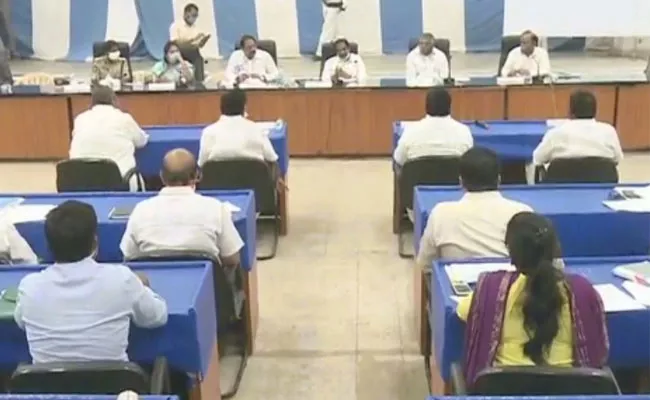 Andhra Pradesh Ministers Review Meeting On Corona Virus In Vijaya Nagaram - Sakshi