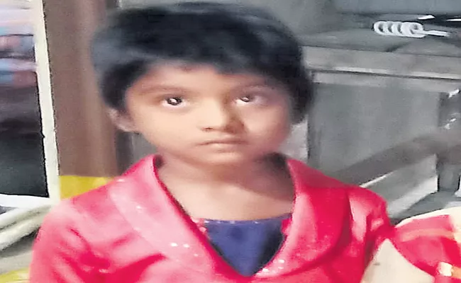 TS Police Registered Case On Child killed In Street Dogs Attack - Sakshi