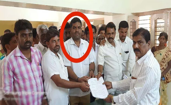 TDP MPTC Candidate Held in Gambling Case Anantapur - Sakshi