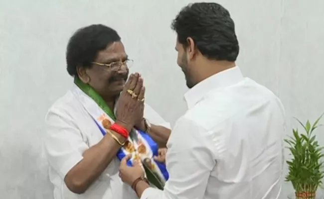 TDP Leader Sidda Raghava Rao Joined YSRCP In Presense Of CM Jagan - Sakshi