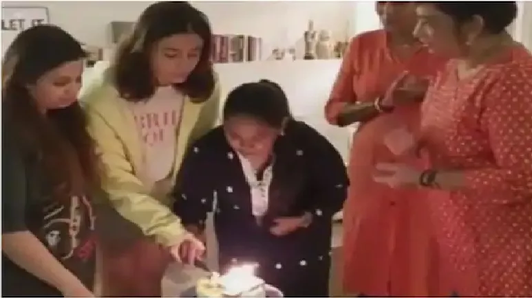 Alia Bhatt Celebrates House Help Birthday Says No Cake Because She Dieting - Sakshi