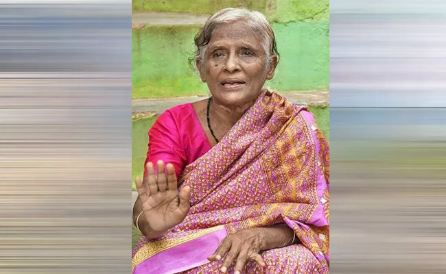 Old Woman Who Slept On Train Went To Kerala - Sakshi