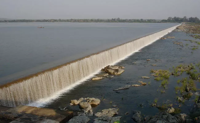 Telugu States Not Submit DPR To Godavari River Board - Sakshi